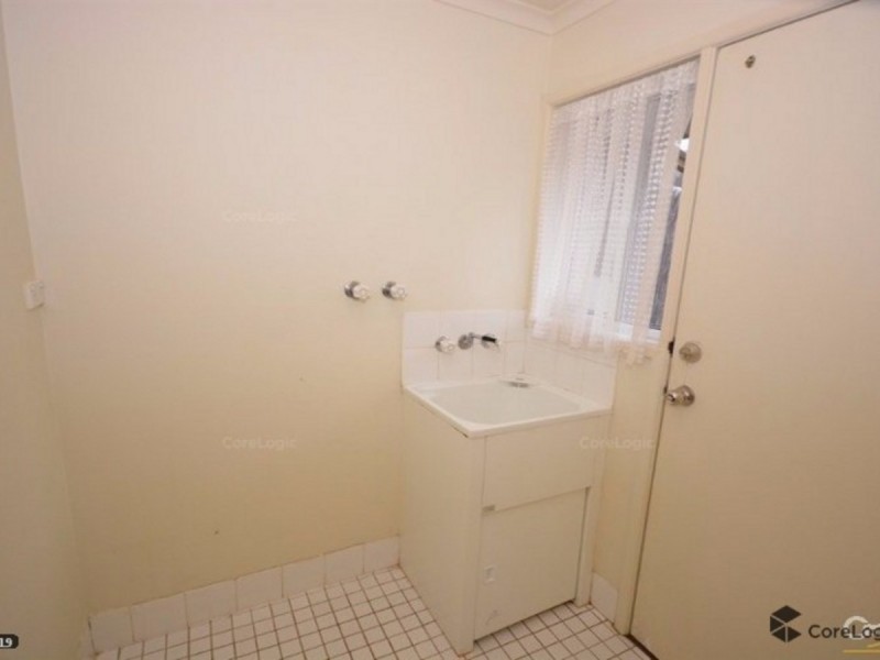 2/183 Central Street, Labrador QLD 4215