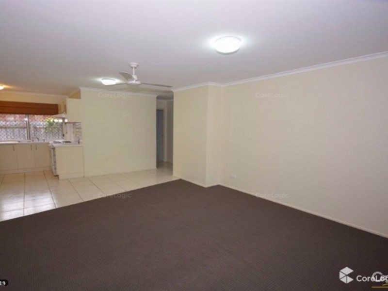 2/183 Central Street, Labrador QLD 4215