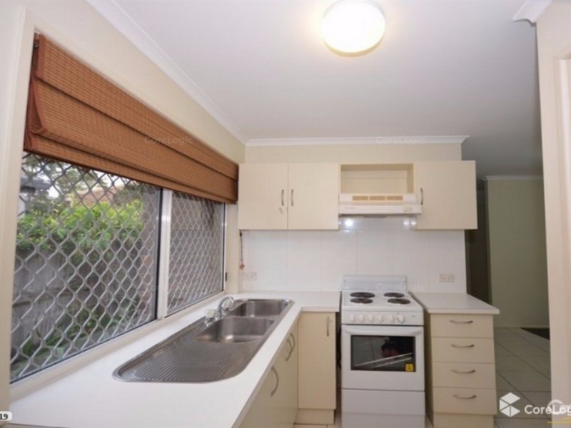 2/183 Central Street, Labrador QLD 4215