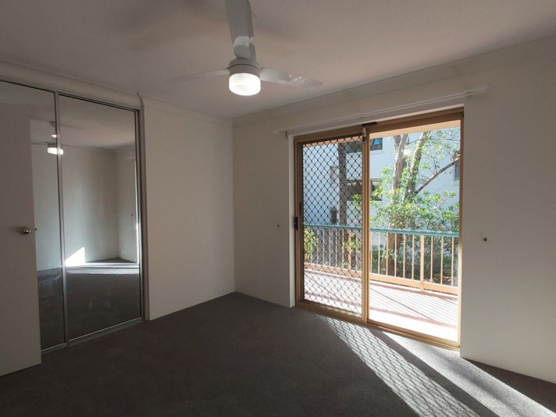 4/144 Marine Parade, Southport QLD 4215