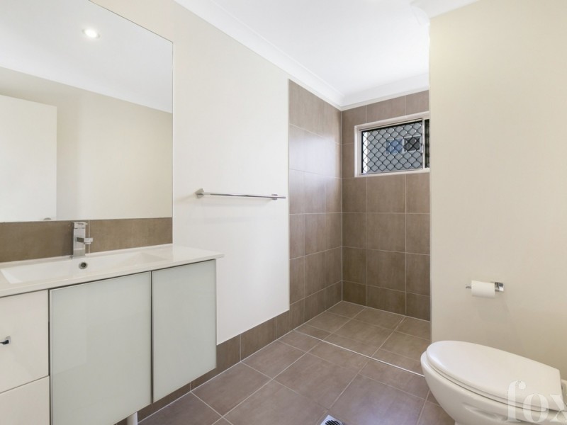 3/18 Fourth Avenue, Labrador QLD 4215