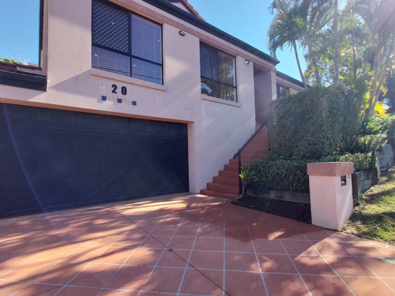 2/20 Walter Street, Labrador QLD 4215