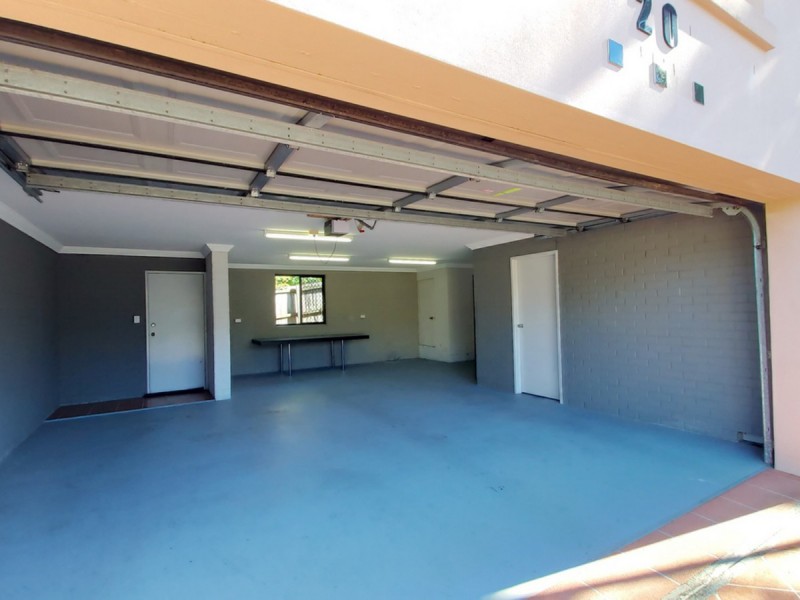 2/20 Walter Street, Labrador QLD 4215