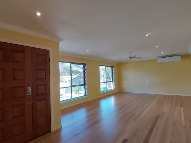 2/20 Walter Street, Labrador QLD 4215
