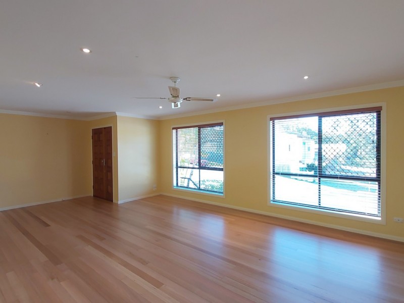 2/20 Walter Street, Labrador QLD 4215