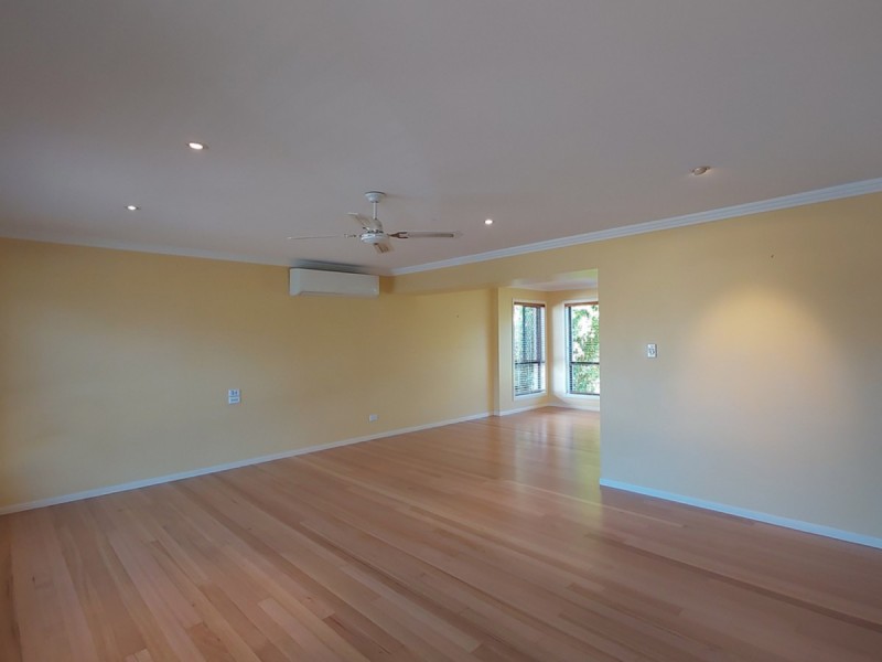 2/20 Walter Street, Labrador QLD 4215