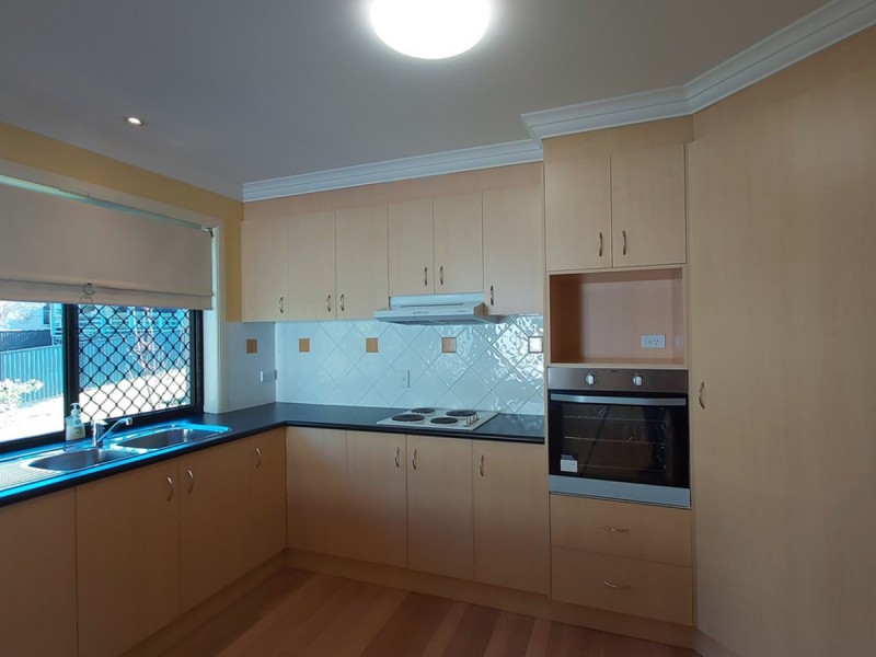 2/20 Walter Street, Labrador QLD 4215