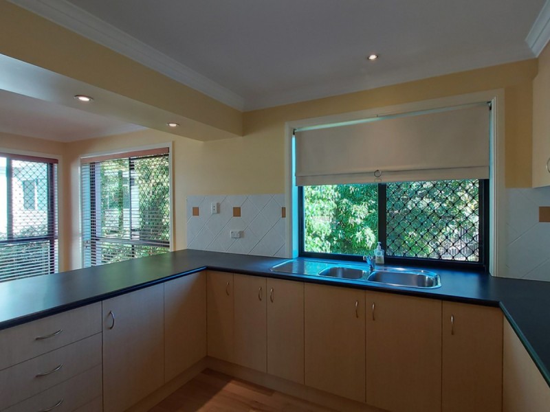 2/20 Walter Street, Labrador QLD 4215