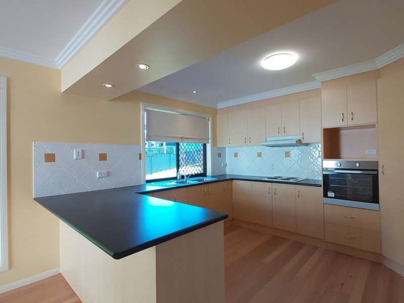 2/20 Walter Street, Labrador QLD 4215
