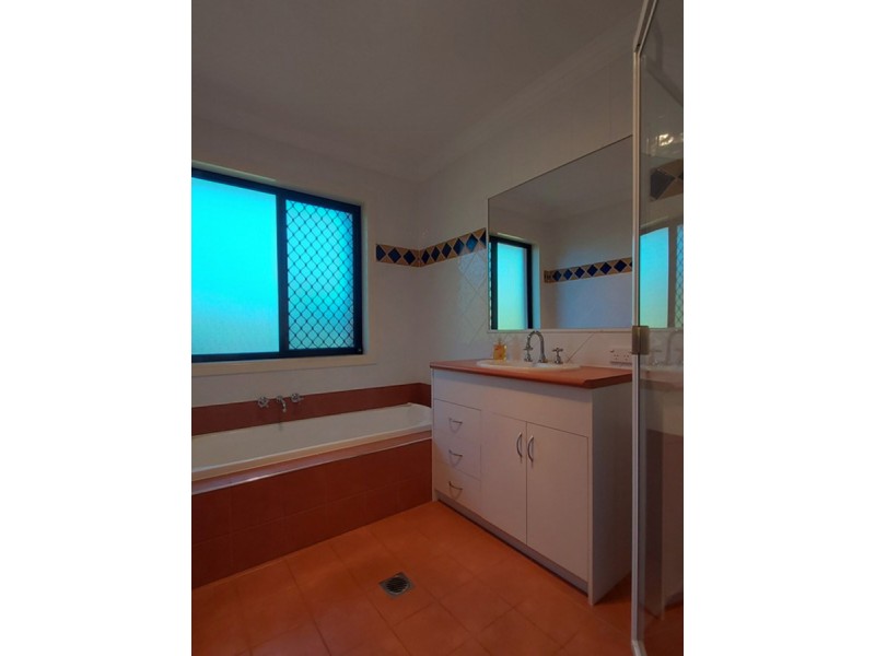 2/20 Walter Street, Labrador QLD 4215