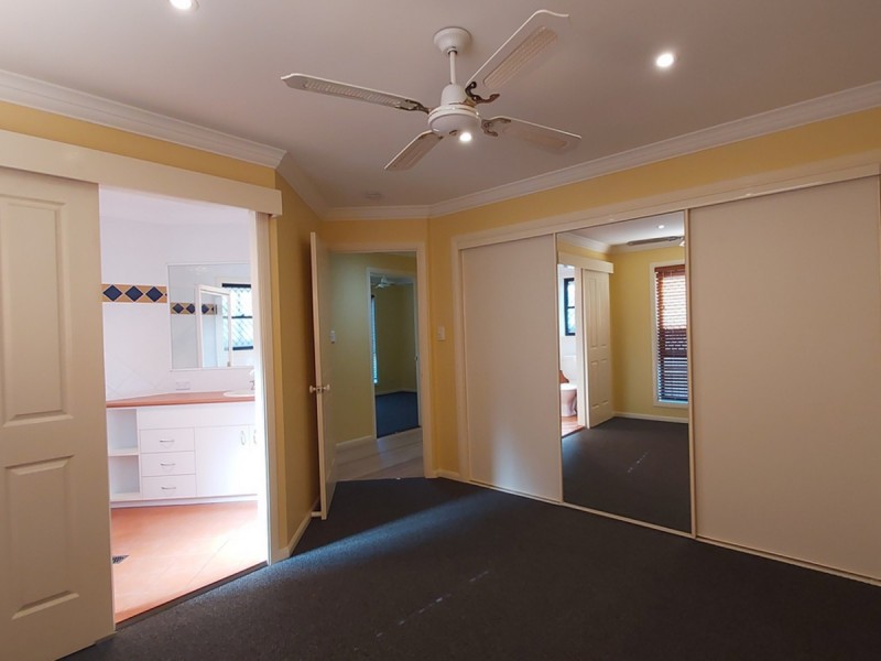 2/20 Walter Street, Labrador QLD 4215