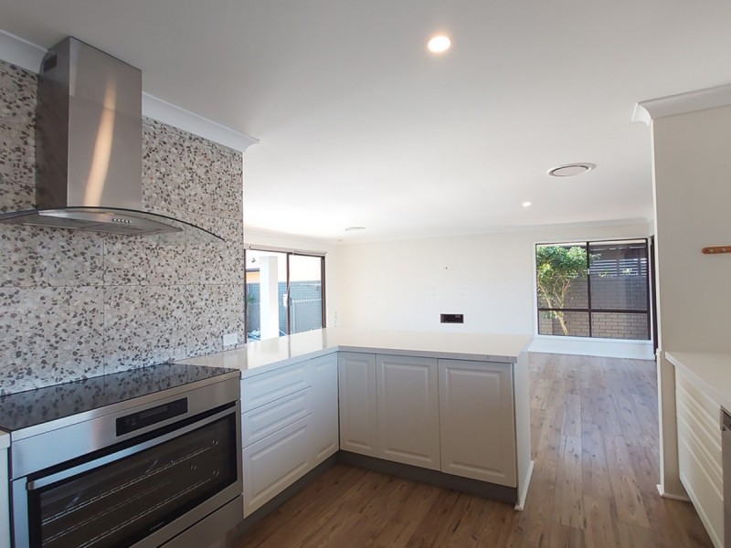 62 Gretel Drive, Mermaid Waters QLD 4218