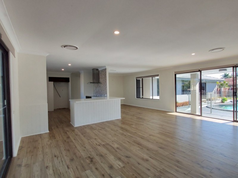 62 Gretel Drive, Mermaid Waters QLD 4218