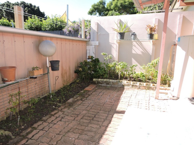 1/37 Terrigal Crescent, Southport QLD 4215