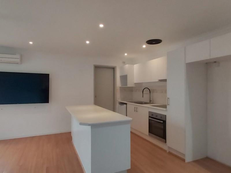 1/3 Melanie Place, Labrador QLD 4215