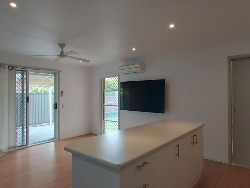 1/3 Melanie Place, Labrador QLD 4215