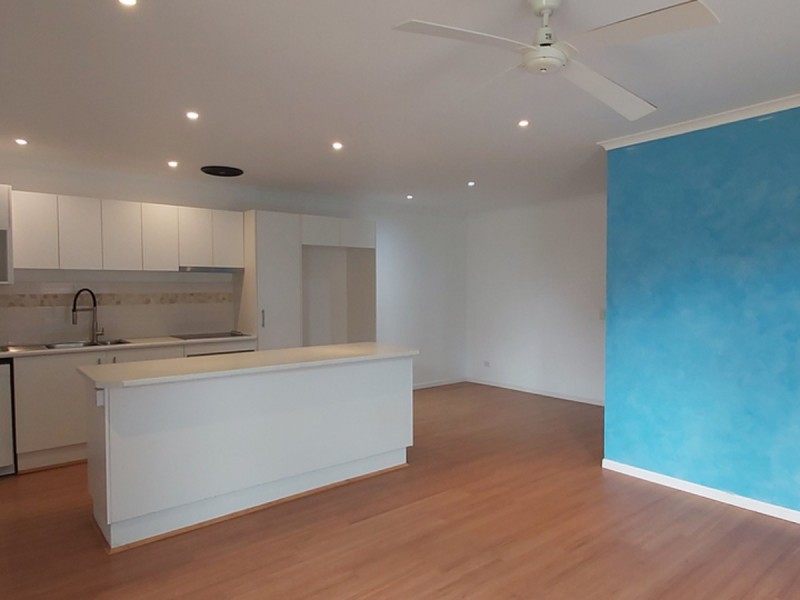 1/3 Melanie Place, Labrador QLD 4215