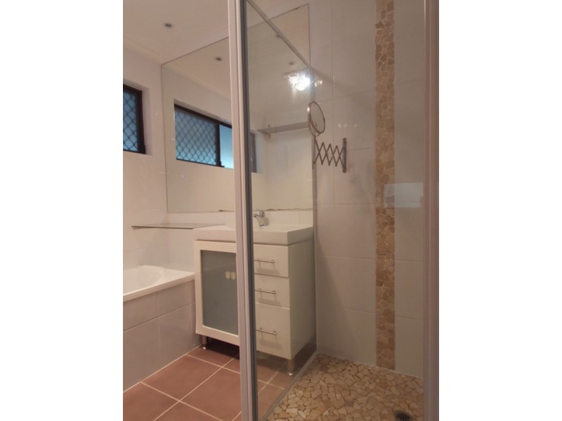 1/3 Melanie Place, Labrador QLD 4215