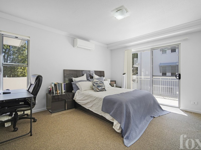 1002/33 Clark Street, Biggera Waters QLD 4216