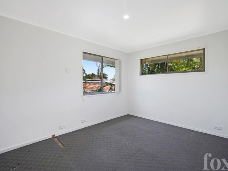 17 Chirn Crescent, Labrador QLD 4215