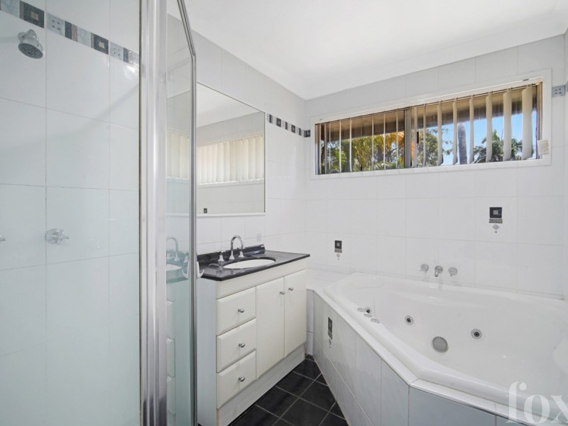 17 Chirn Crescent, Labrador QLD 4215