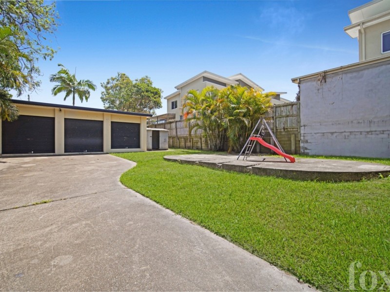17 Chirn Crescent, Labrador QLD 4215