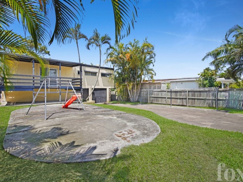 17 Chirn Crescent, Labrador QLD 4215