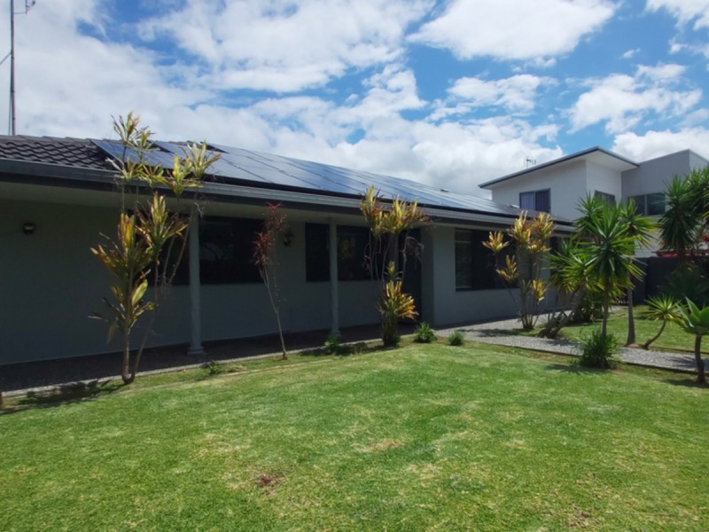 14 Collins Crescent, Benowa QLD 4217