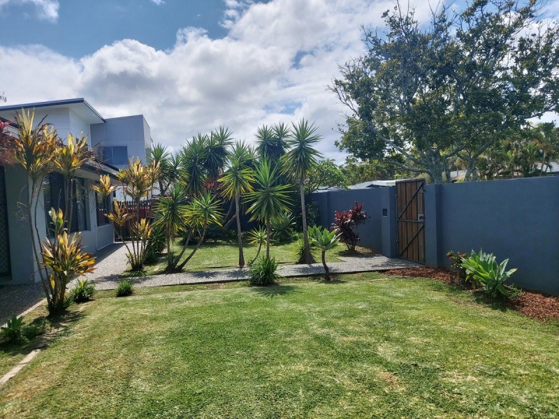 14 Collins Crescent, Benowa QLD 4217