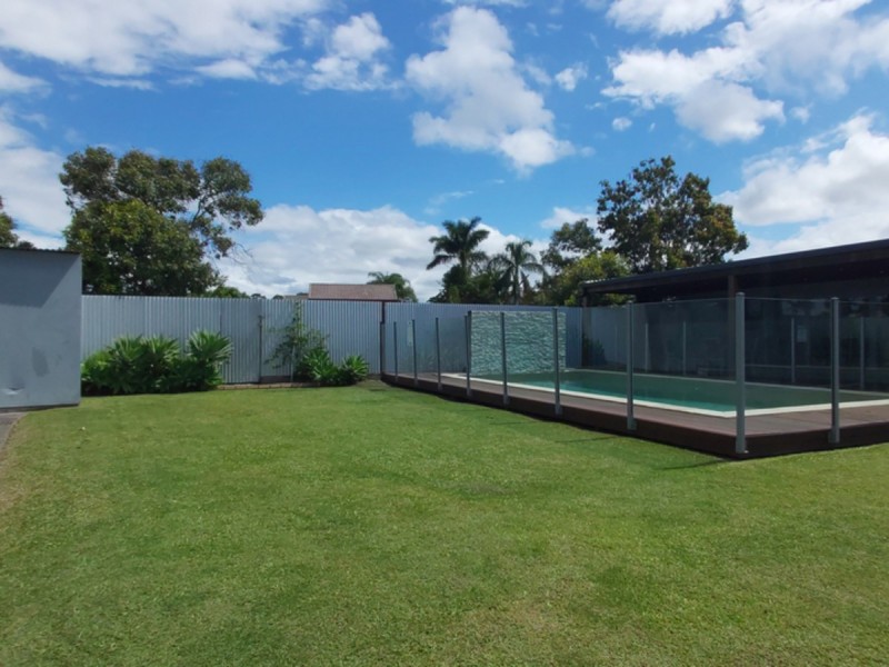 14 Collins Crescent, Benowa QLD 4217