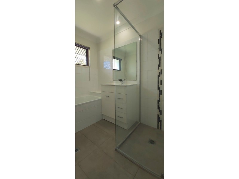 14 Collins Crescent, Benowa QLD 4217