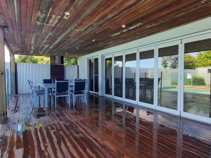 14 Collins Crescent, Benowa QLD 4217