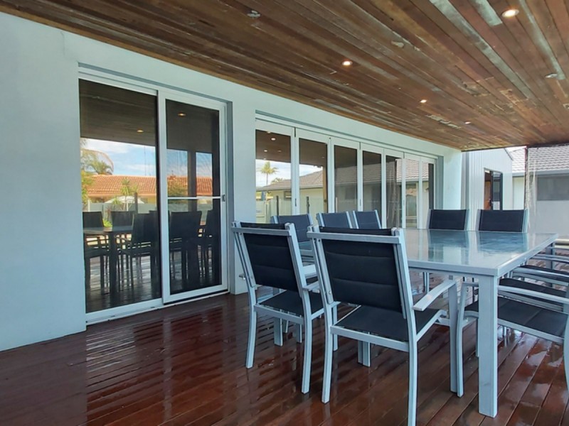 14 Collins Crescent, Benowa QLD 4217