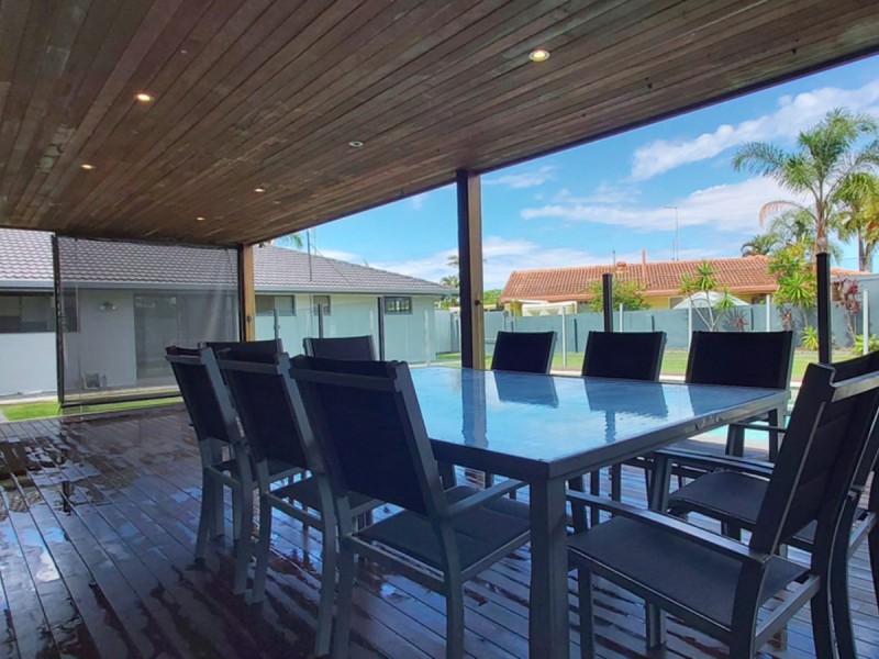 14 Collins Crescent, Benowa QLD 4217