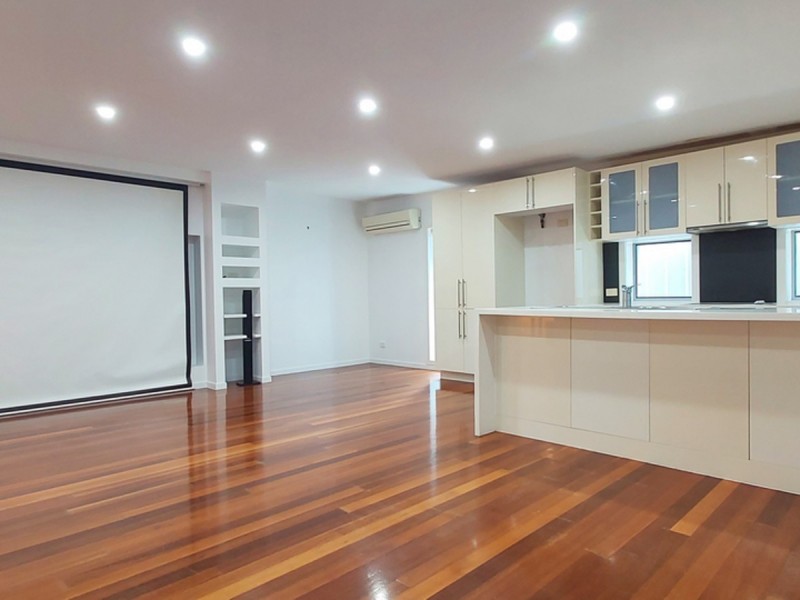 14 Collins Crescent, Benowa QLD 4217