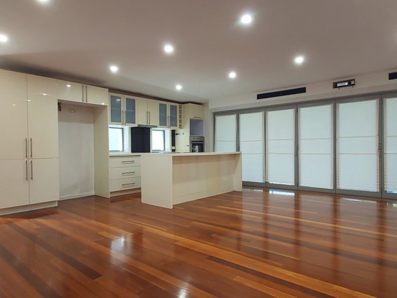 14 Collins Crescent, Benowa QLD 4217