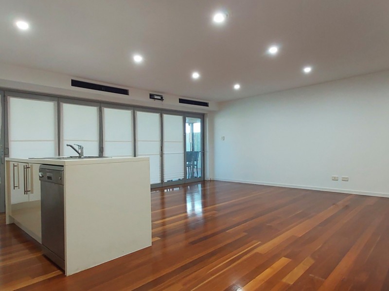 14 Collins Crescent, Benowa QLD 4217