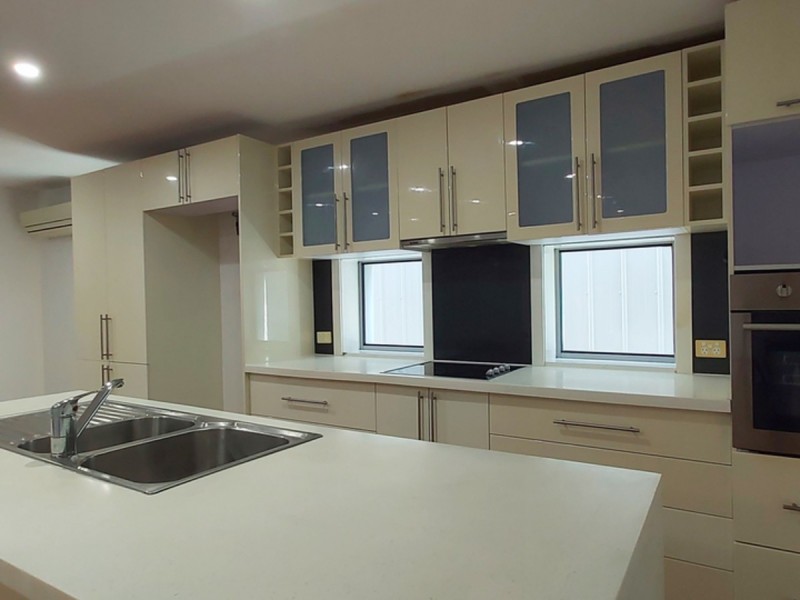 14 Collins Crescent, Benowa QLD 4217