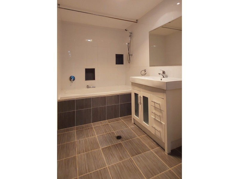 14 Collins Crescent, Benowa QLD 4217