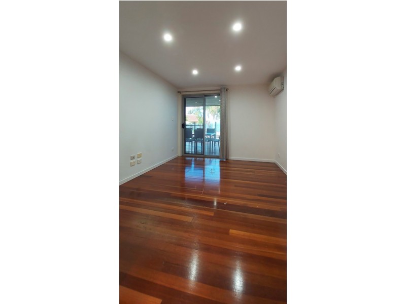 14 Collins Crescent, Benowa QLD 4217