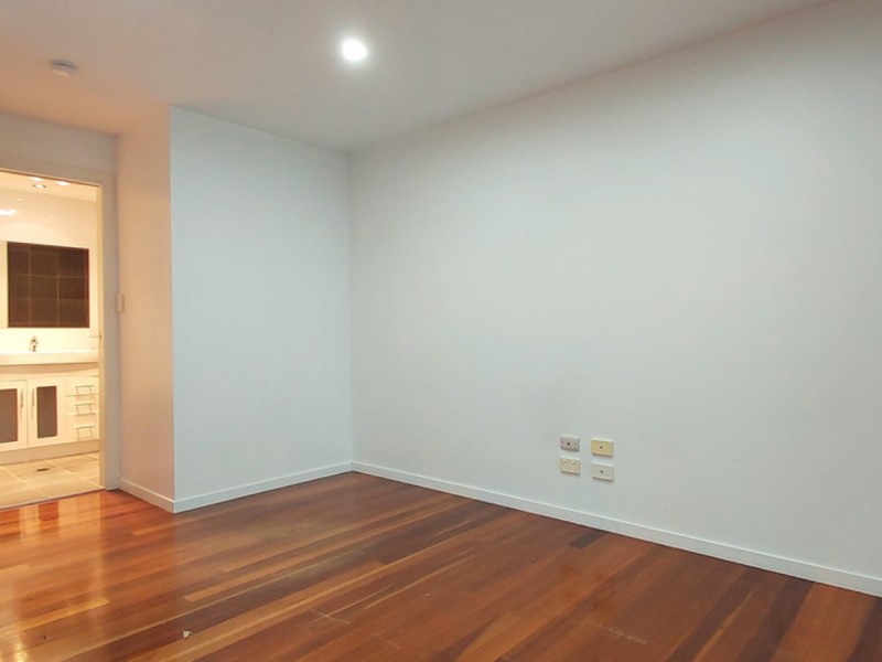 14 Collins Crescent, Benowa QLD 4217