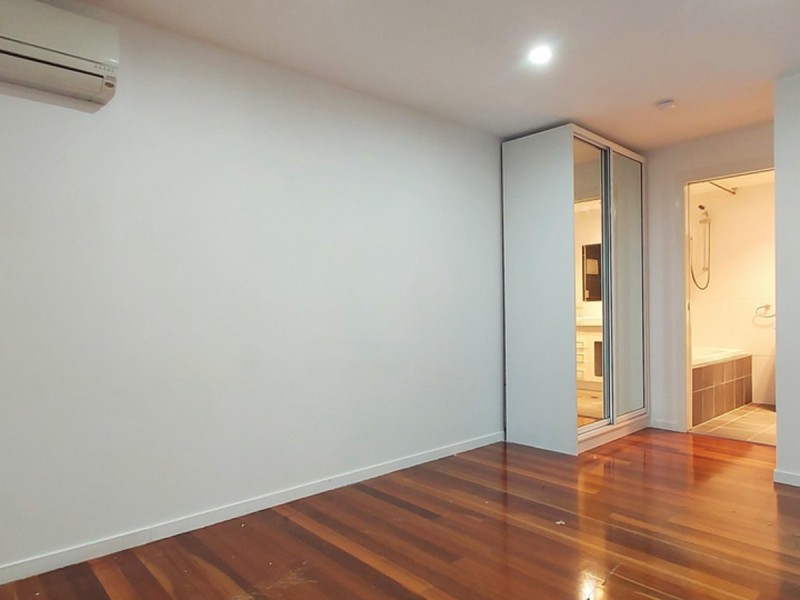 14 Collins Crescent, Benowa QLD 4217