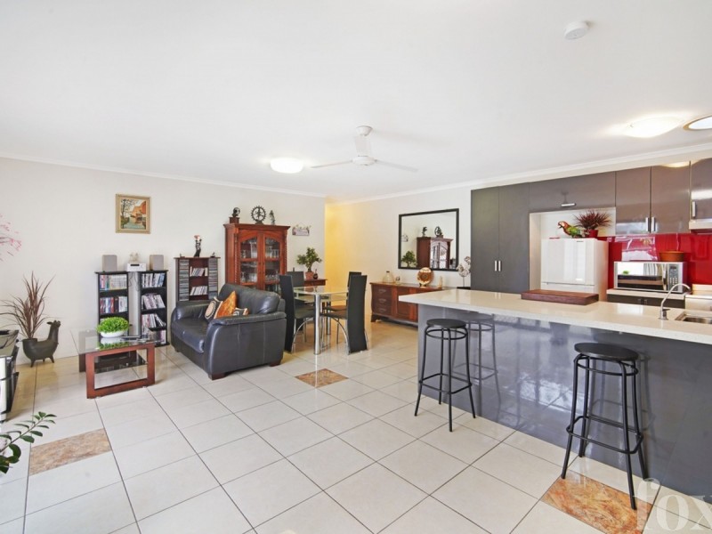 2/11 Telopea Street, Labrador QLD 4215