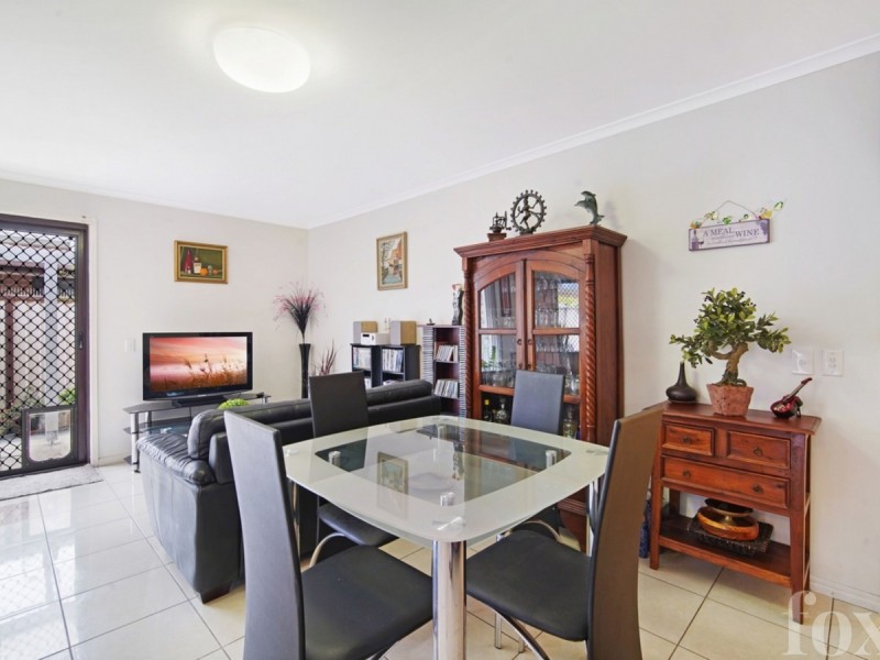 2/11 Telopea Street, Labrador QLD 4215