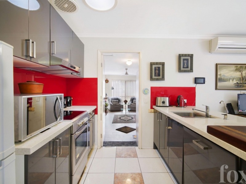 2/11 Telopea Street, Labrador QLD 4215