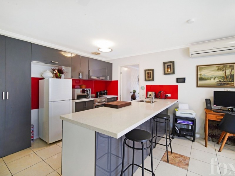 2/11 Telopea Street, Labrador QLD 4215