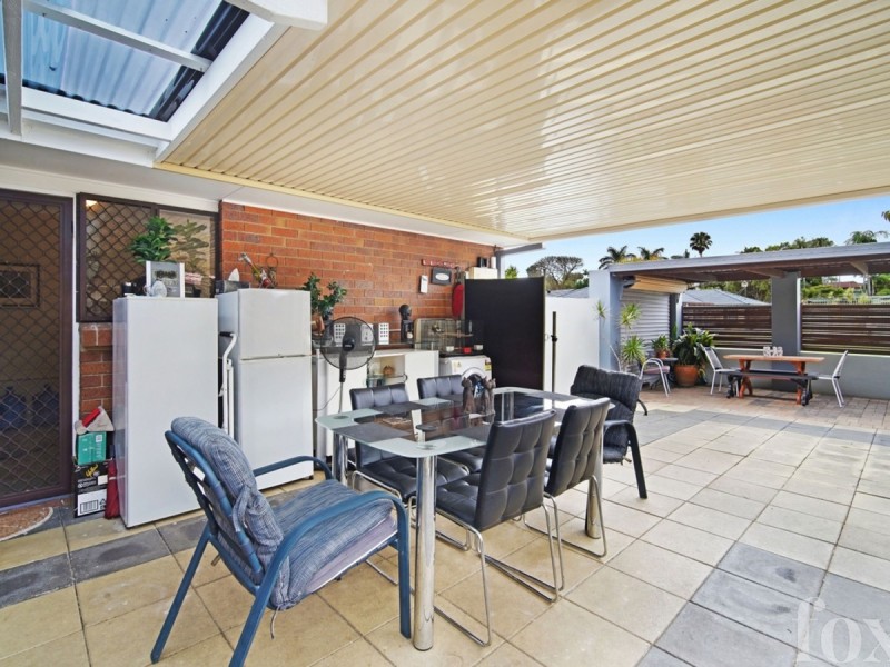 2/11 Telopea Street, Labrador QLD 4215