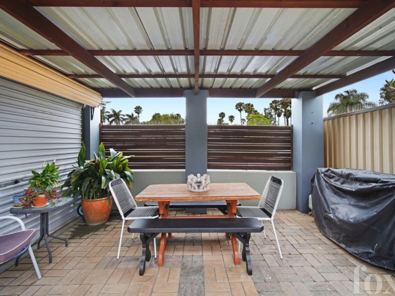 2/11 Telopea Street, Labrador QLD 4215