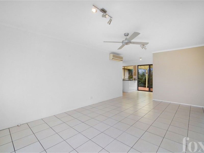 1/13 Senate Street, Labrador QLD 4215