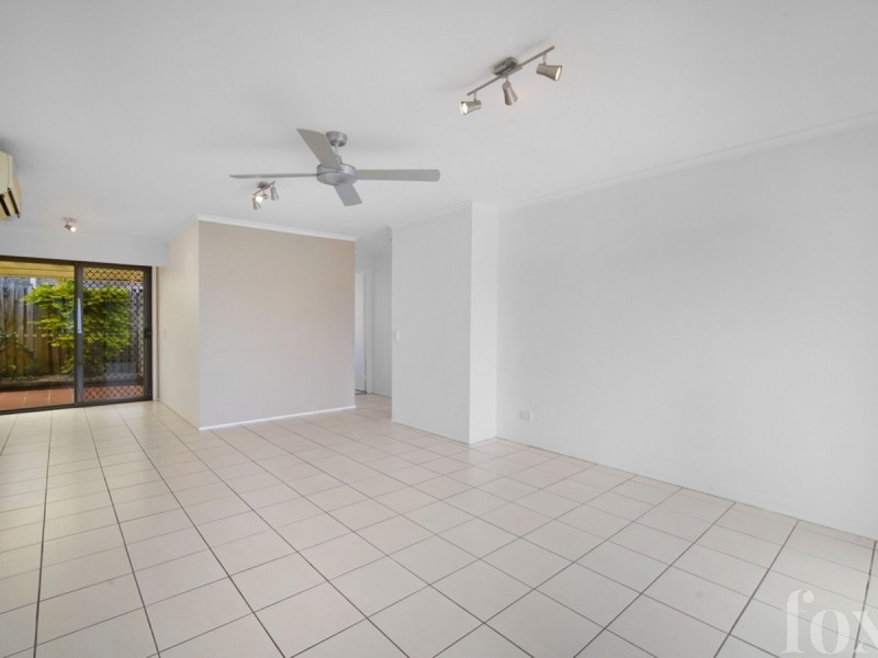 1/13 Senate Street, Labrador QLD 4215